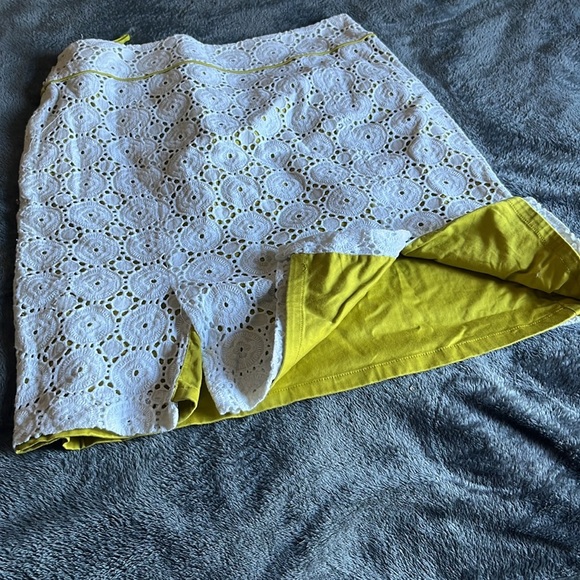 Alex Marie White and Yellow Mini Pencil Skirt with Cut Out - Picture 4 of 7